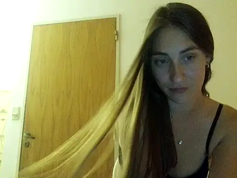 Snapshot of Noracherry chatting on 02/13/26, 01:34 Noracherry online show from 02/13/26, 01:34