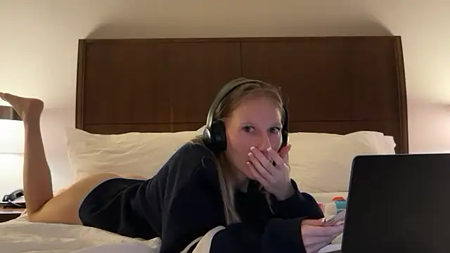 Snapshot of mysunidreamss chatting on 03/28/26, 02:11 mysunidreamss online show from 03/28/26, 02:11