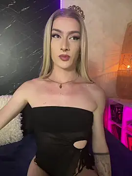 Snapshot of Alana_Stone chatting on 06/18/26, 06:01 Alana Stone online show from 06/18/26, 06:01