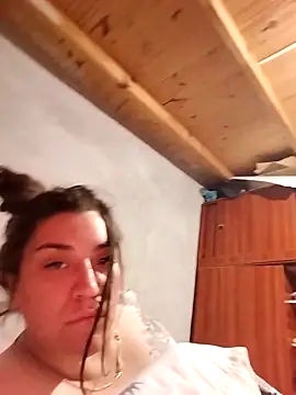 Snapshot of denise2028 chatting on 02/18/26, 11:33 denise2028 online show from 02/18/26, 11:33