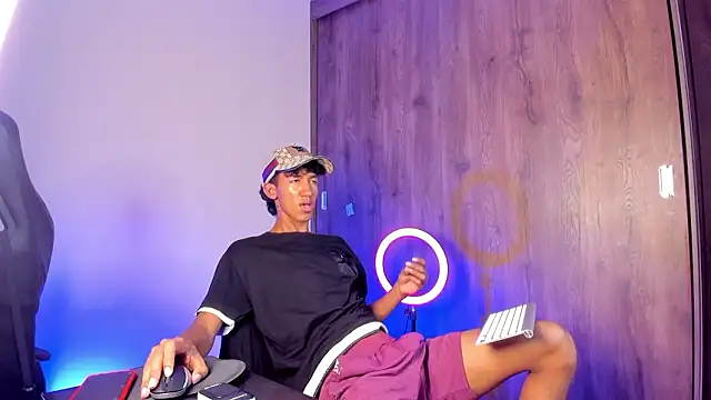 Snapshot of neitan_miller_ chatting on 03/05/26, 05:58 neitan miller online show from 03/05/26, 05:58