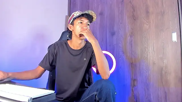 Snapshot of neitan_miller_ chatting on 03/20/26, 02:44 neitan miller online show from 03/20/26, 02:44