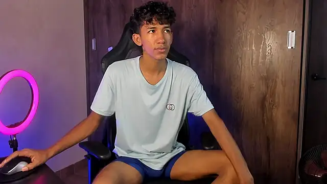 Snapshot of neitan_miller_ chatting on 04/03/26, 01:42 neitan miller online show from 04/03/26, 01:42