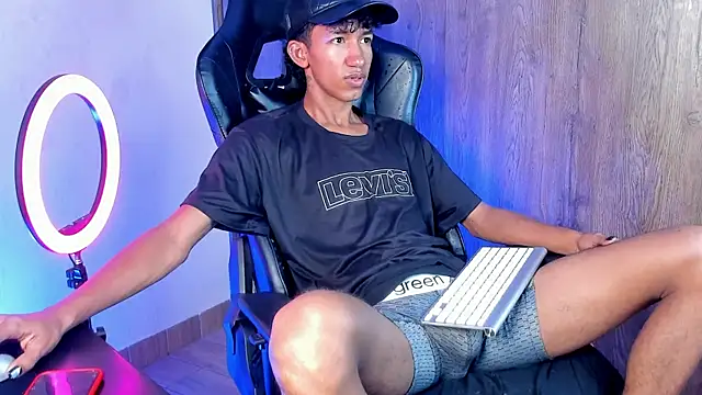 Snapshot of neitan_miller_ chatting on 04/07/26, 01:00 neitan miller online show from 04/07/26, 01:00