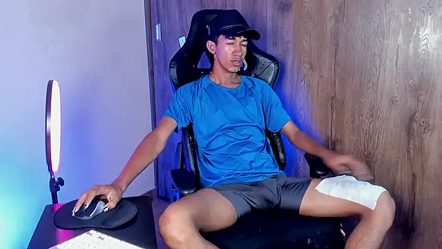 Snapshot of neitan_miller_ chatting on 04/16/26, 01:01 neitan miller online show from 04/16/26, 01:01