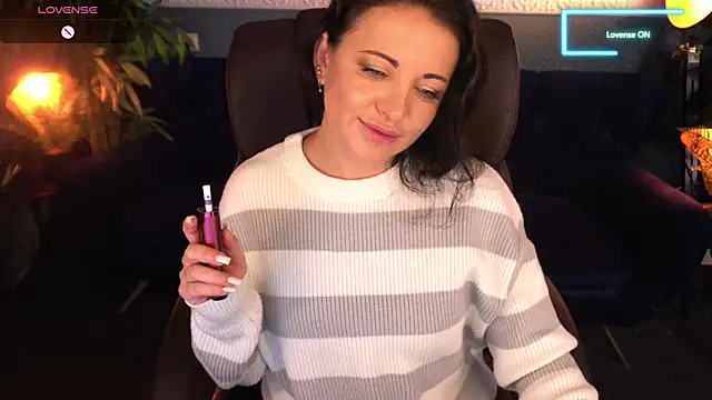 Dafni Monn online show from 10/19/25, 05:30