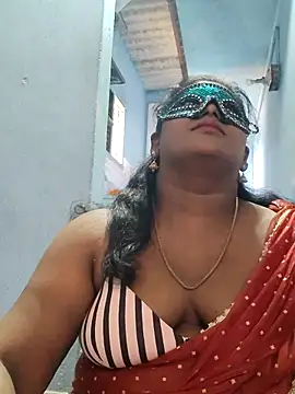 Snapshot of divyasree1431 chatting on 06/14/26, 06:15 divyasree1431 online show from 06/14/26, 06:15