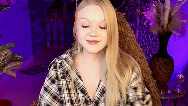 Snapshot of ChloeWhite chatting on 03/12/26, 11:38 ChloeWhite online show from 03/12/26, 11:38