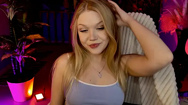 Snapshot of ChloeWhite chatting on 04/11/26, 09:13 ChloeWhite online show from 04/11/26, 09:13