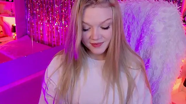 Snapshot of ChloeWhite chatting on 04/18/26, 09:46 ChloeWhite online show from 04/18/26, 09:46