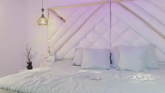 zoevg online show from 02/09/26, 12:09