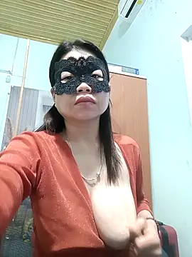 Snapshot of Hana2026 chatting on 03/23/26, 09:41 Hana2026 online show from 03/23/26, 09:41