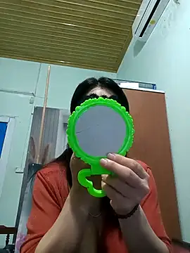 Snapshot of Hana2026 chatting on 03/25/26, 09:43 Hana2026 online show from 03/25/26, 09:43