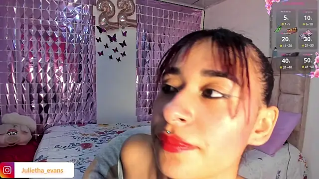 Snapshot of Julietha-evans chatting on 03/25/26, 11:00 Julietha-evans online show from 03/25/26, 11:00