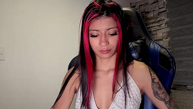 Snapshot of dulcetorresvg chatting on 07/13/26, 04:15 dulcetorresvg online show from 07/13/26, 04:15