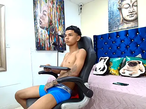 Snapshot of angelcutexx18 chatting on 04/23/26, 08:11 angelcutexx18 online show from 04/23/26, 08:11