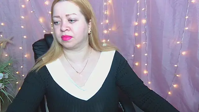 Snapshot of OliviaVerr chatting on 04/17/26, 12:19 OliviaVerr online show from 04/17/26, 12:19