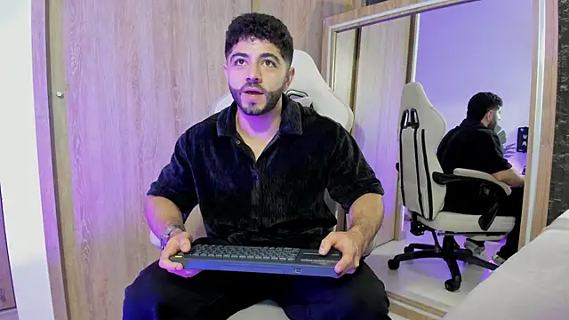 Snapshot of Thiago_moretti chatting on 07/12/26, 01:18 Thiago moretti online show from 07/12/26, 01:18