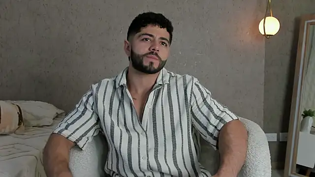 Snapshot of Thiago_moretti chatting on 07/15/26, 11:21 Thiago moretti online show from 07/15/26, 11:21