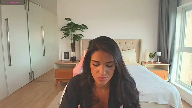 Maxine Spencer online show from 03/03/26, 07:42