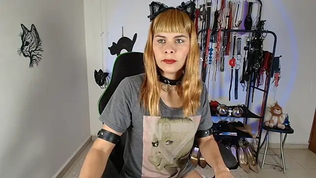 Snapshot of ariannaconnor_ chatting on 03/21/26, 01:48 ariannaconnor online show from 03/21/26, 01:48