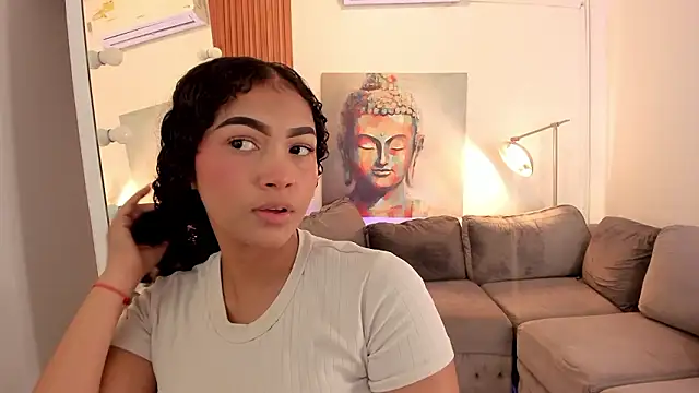 ailann  online show from 02/05/26, 07:51