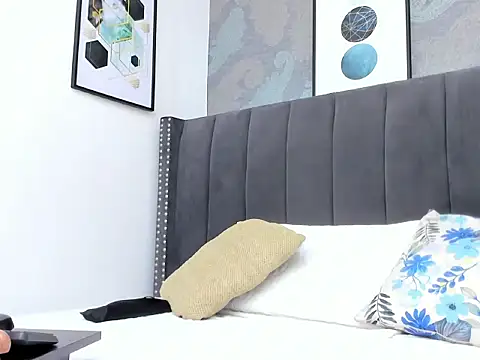 Anikka Albrite  online show from 02/10/26, 12:53