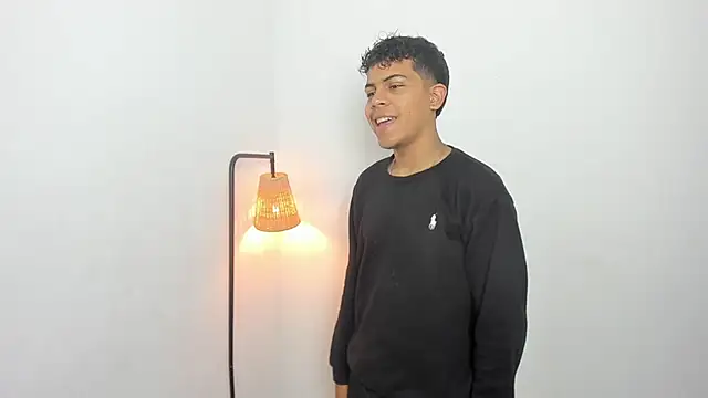 Snapshot of Skinnyfucked chatting on 03/17/26, 12:15 Skinnyfucked online show from 03/17/26, 12:15