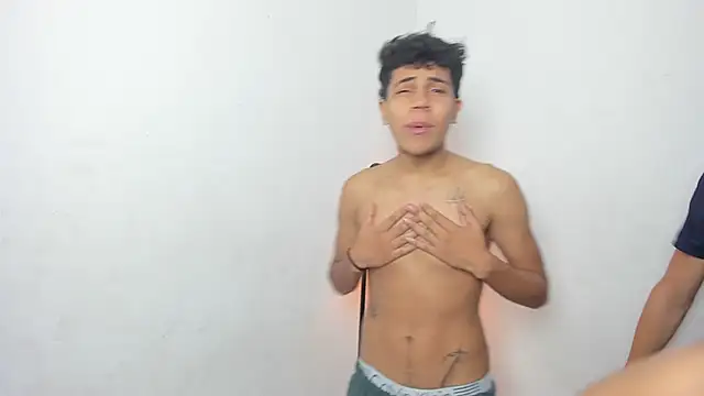 Snapshot of Skinnyfucked chatting on 04/07/26, 12:55 Skinnyfucked online show from 04/07/26, 12:55