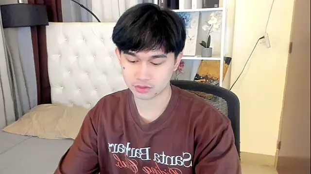 Snapshot of davincihugecock chatting on 05/15/26, 05:31 davincihugecock online show from 05/15/26, 05:31