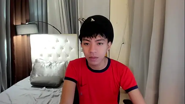 Snapshot of davincihugecock chatting on 06/08/26, 12:14 davincihugecock online show from 06/08/26, 12:14