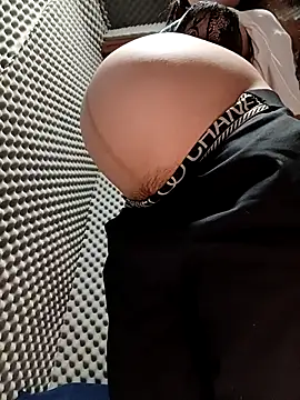 Snapshot of Shiny_68 chatting on 01/17/26, 08:30 Shiny 68 online show from 01/17/26, 08:30