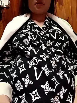 Snapshot of Shiny_68 chatting on 01/18/26, 02:54 Shiny 68 online show from 01/18/26, 02:54