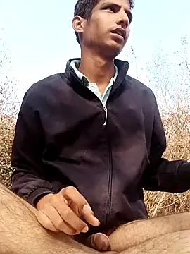 Snapshot of sahilcute1 chatting on 01/18/26, 04:05 sahilcute1 online show from 01/18/26, 04:05