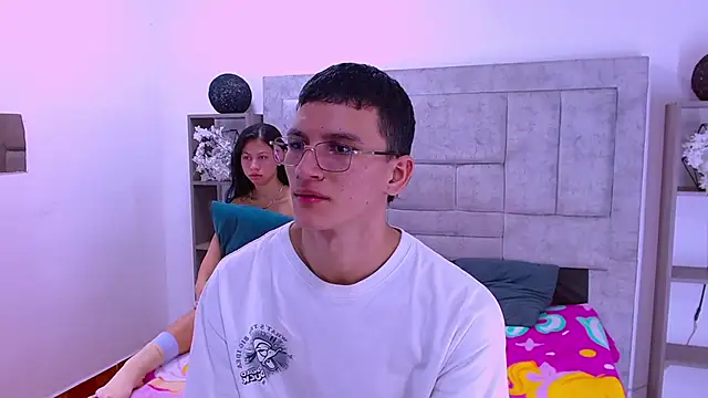 Snapshot of Sophi_and_Jack chatting on 02/18/26, 03:57 Sophi and Jack online show from 02/18/26, 03:57