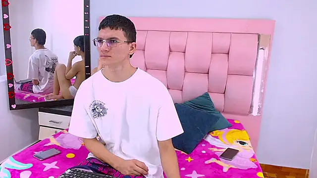 Snapshot of Sophi_and_Jack chatting on 02/18/26, 09:33 Sophi and Jack online show from 02/18/26, 09:33