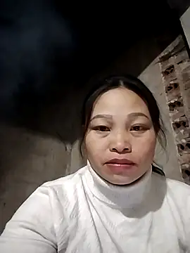 Snapshot of miray- chatting on 02/14/26, 12:24 miray- online show from 02/14/26, 12:24