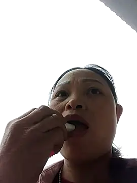 Snapshot of miray- chatting on 02/18/26, 04:19 miray- online show from 02/18/26, 04:19