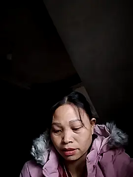 Snapshot of miray- chatting on 02/19/26, 09:49 miray- online show from 02/19/26, 09:49