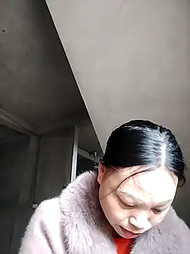 Snapshot of miray- chatting on 02/21/26, 01:50 miray- online show from 02/21/26, 01:50