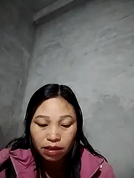 Snapshot of miray- chatting on 02/25/26, 01:43 miray- online show from 02/25/26, 01:43