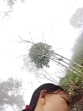 Snapshot of miray- chatting on 03/11/26, 01:22 miray- online show from 03/11/26, 01:22