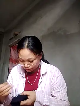 Snapshot of miray- chatting on 03/23/26, 01:53 miray- online show from 03/23/26, 01:53