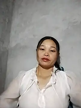 Snapshot of miray- chatting on 03/26/26, 02:00 miray- online show from 03/26/26, 02:00