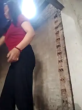 Snapshot of miray- chatting on 03/28/26, 02:22 miray- online show from 03/28/26, 02:22