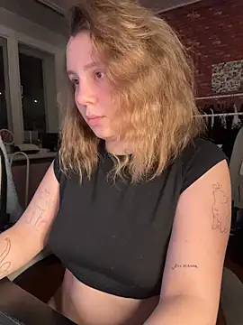 Snapshot of AnnaSeint chatting on 03/18/26, 06:44 AnnaSeint online show from 03/18/26, 06:44