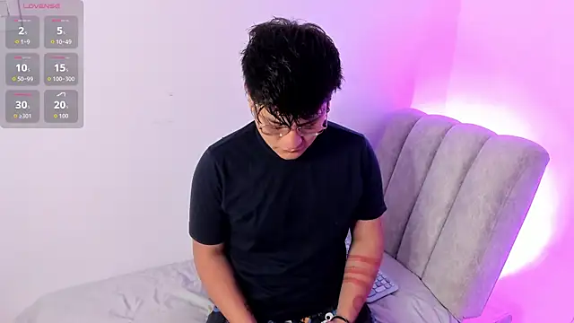 Snapshot of Theo_Rowan chatting on 01/12/26, 09:25 Theo Rowan online show from 01/12/26, 09:25