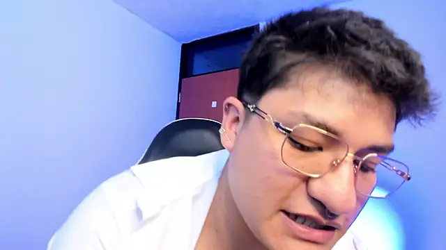 Snapshot of Theo_Rowan chatting on 02/05/26, 06:45 Theo Rowan online show from 02/05/26, 06:45