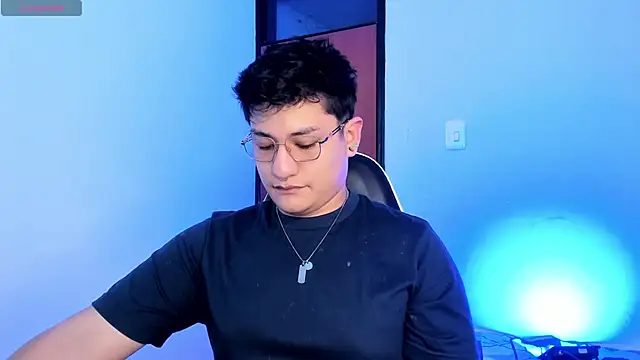 Snapshot of Theo_Rowan chatting on 02/10/26, 06:12 Theo Rowan online show from 02/10/26, 06:12