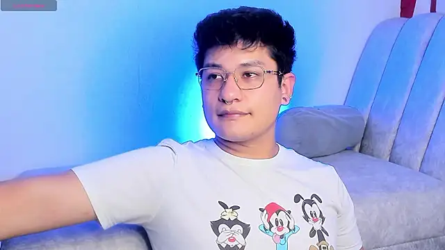 Snapshot of Theo_Rowan chatting on 03/04/26, 08:48 Theo Rowan online show from 03/04/26, 08:48